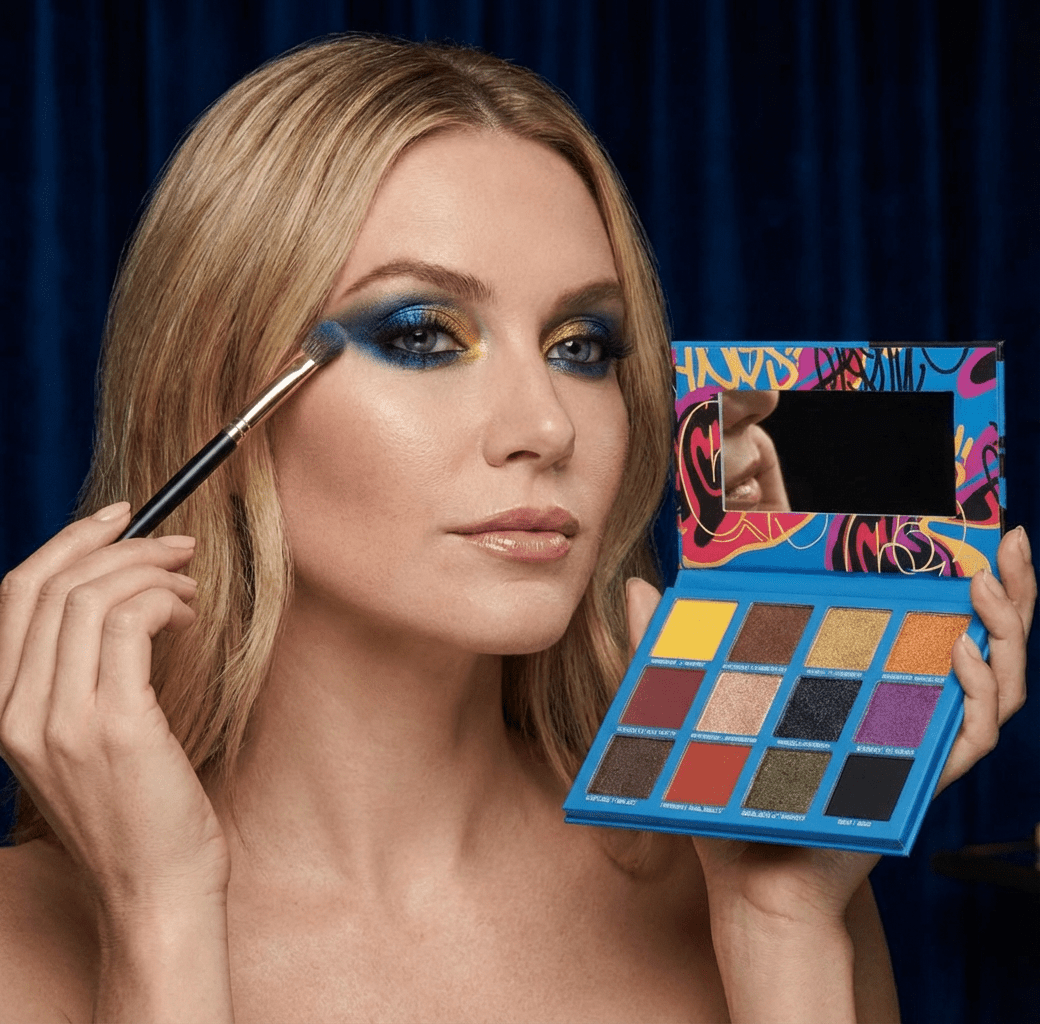 Long-lasting formula helps prevent fading and creasing