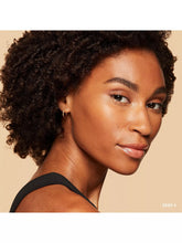 Load image into Gallery viewer, The built-in SPF 15 offers essential protection against UVA and UVB rays
