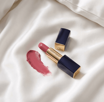 Enhances lip contours for a fuller, sculpted look