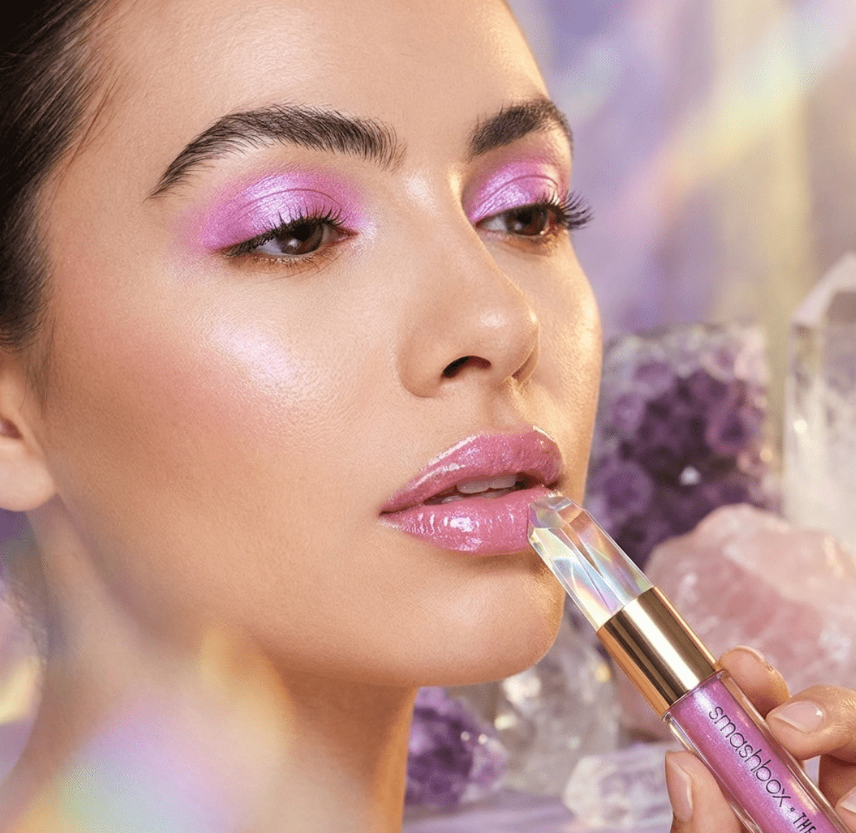 Ideal for layering with other eyeshadows