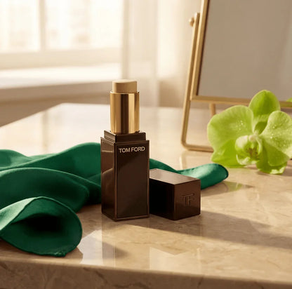 Tom Ford Traceless Soft Matte Concealer – 2W1 Taupe (0.14 oz) - Happy Bargain Bin